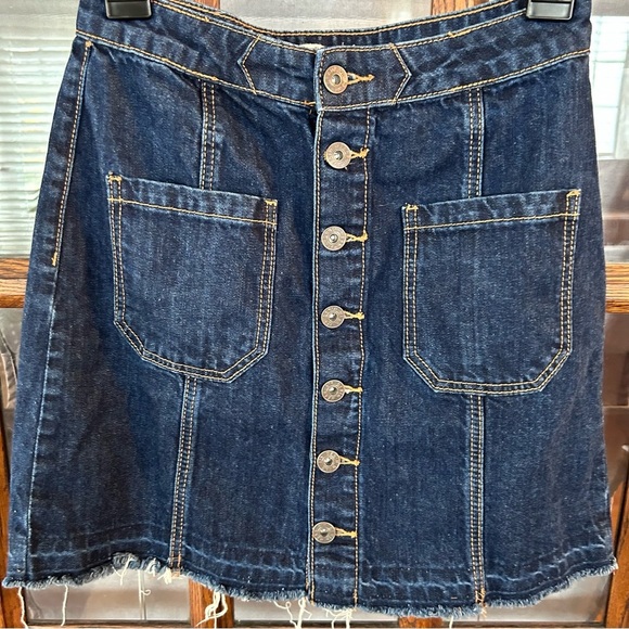 Stradivarius EUC Denim Skirt Size 4 raw hem - Picture 4 of 8